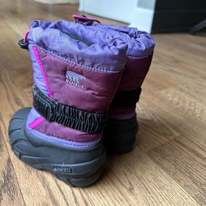 Sorel Toddler Size 9 winter insulated boots. LIKE NEW!